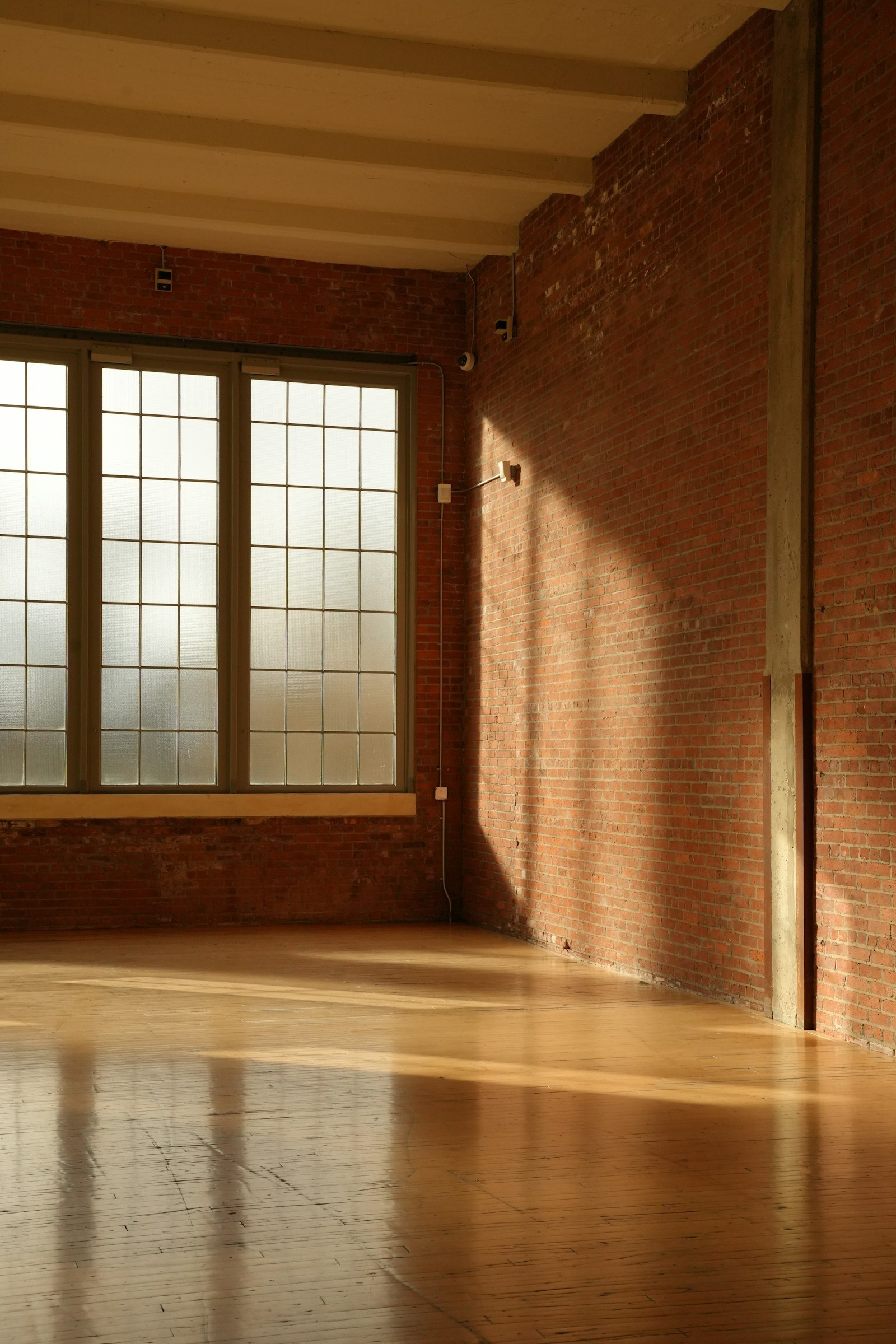 empty room before virtual staging